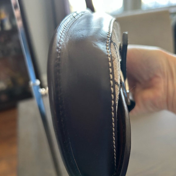 Dooney & Bourke Vintage Signature Canvas & Leather Flap Wristlet EUC - Picture 7 of 11